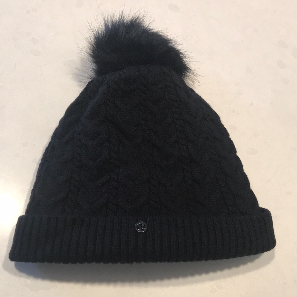 Lululemon pom beanie